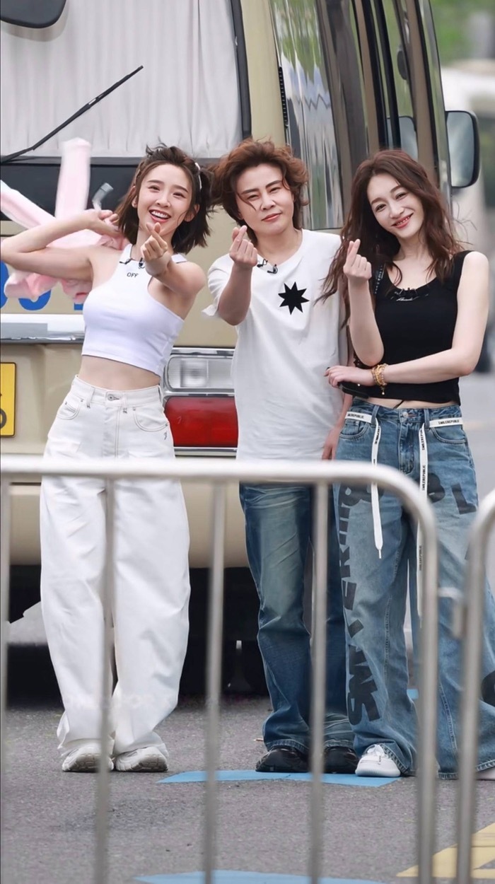 唐艺昕李小冉王濛三美同框 唐艺昕李小冉王濛三美同框，颜值与气质双在线 