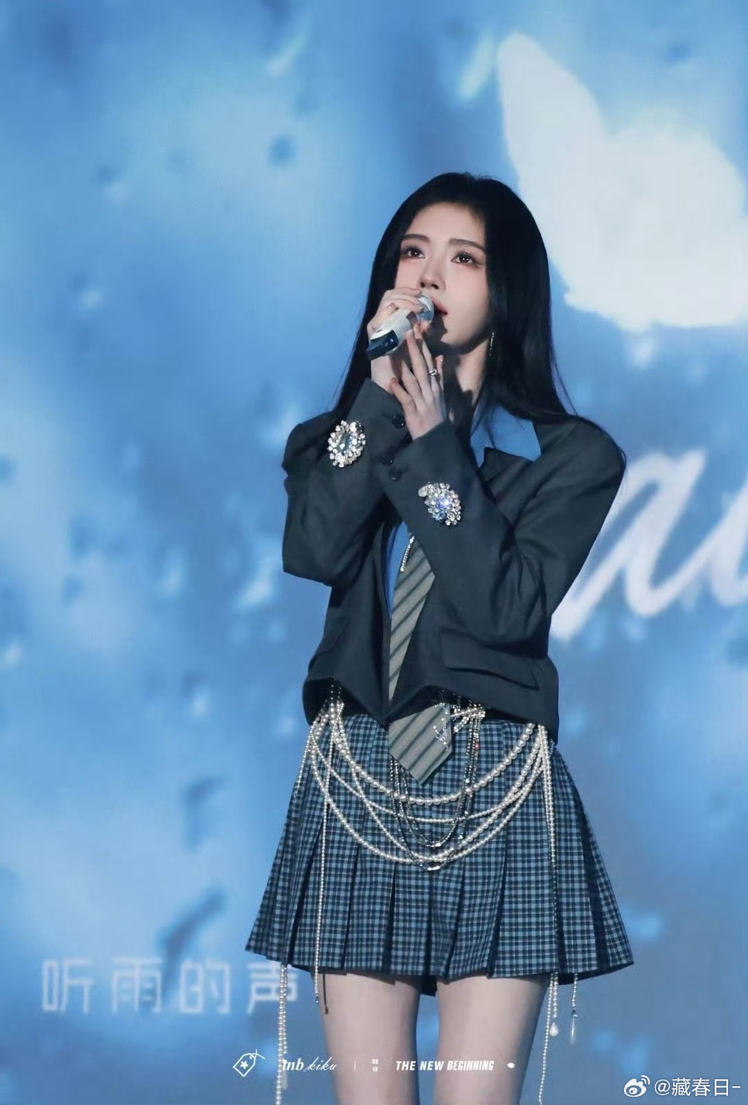 鞠婧祎巅峰之夜造型好美，此女就这样带着雨爱大杀四方，舞台表现力完全next le