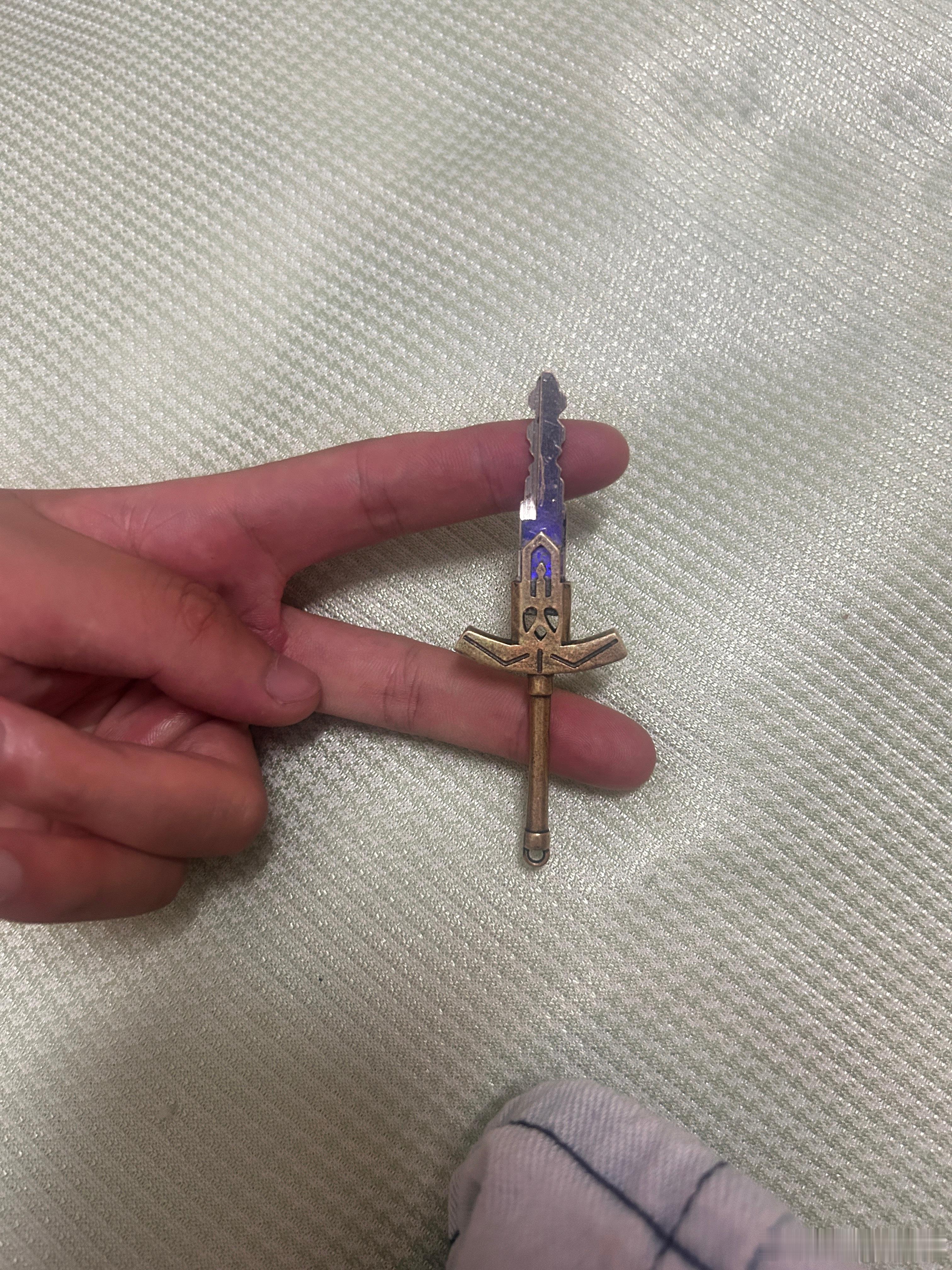 原厂钥匙太丑了，DIY一个新钥匙出来，黄铜质感还挺好的，大家觉得怎么样？[dog