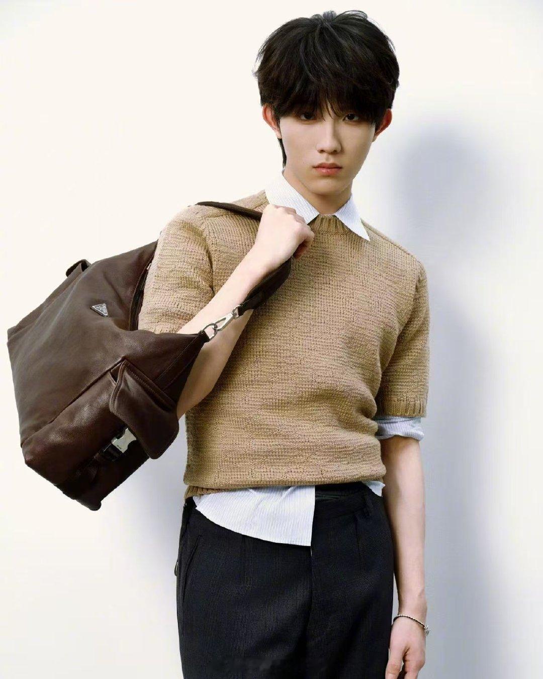 TOP看秀预热造型TOP米兰看秀预热造型 TOP米兰看秀预热造型 