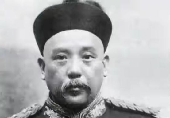 1951年，新中国都快两年了，沈阳造币厂却接到个绝密任务：重新铸造印着袁世凯头像