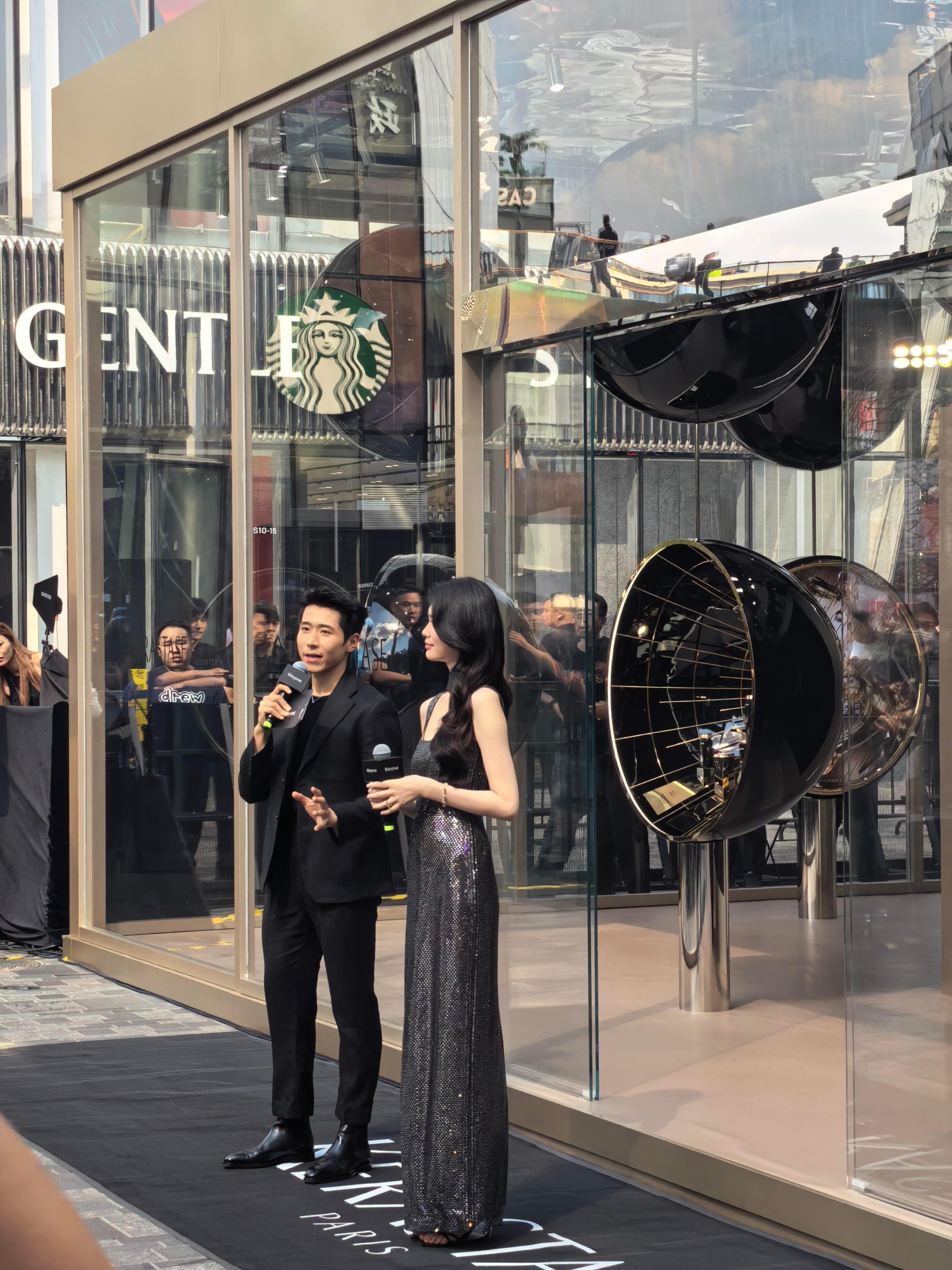 奚梦瑶三里屯活动状态奚梦瑶头发丝都在发光 奚梦瑶三里屯活动状态也太绝了吧，整个人