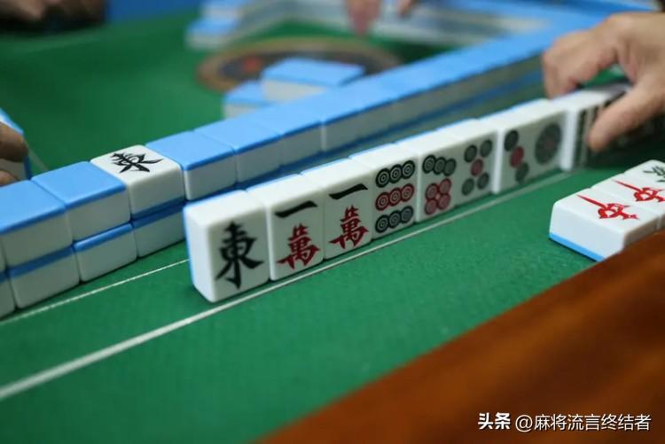 长期打麻将的人，真的必输吗？

我先不说结论，跟大家分享一个老伯的日常。他每天都