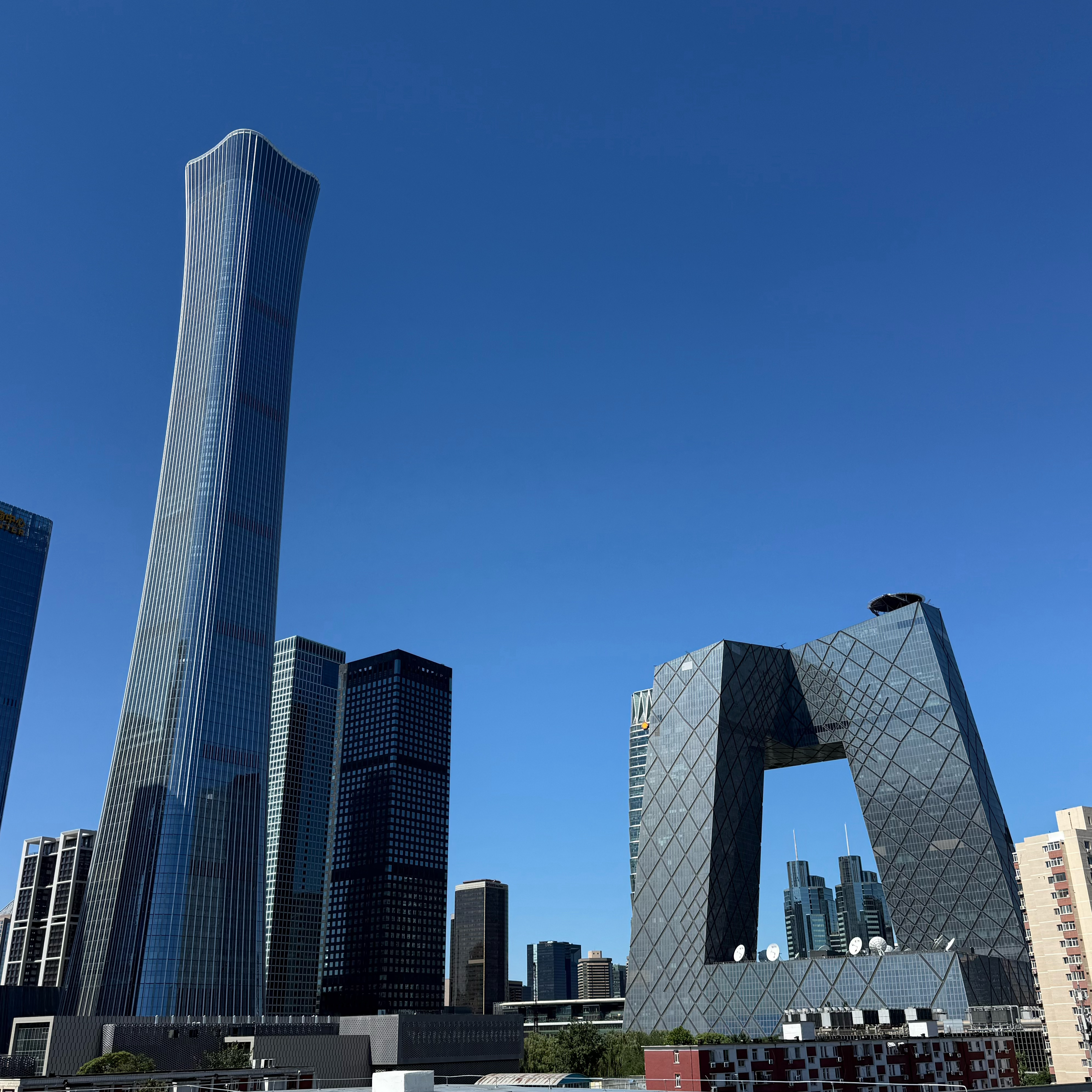 新的一天，把心情调成阳光模式，去遇见路上的惊喜。 