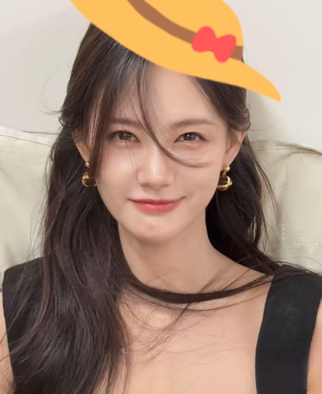 官方资料：李一桐1990年生，35岁，未婚未官宣恋情，事业稳定、作品不断。
 