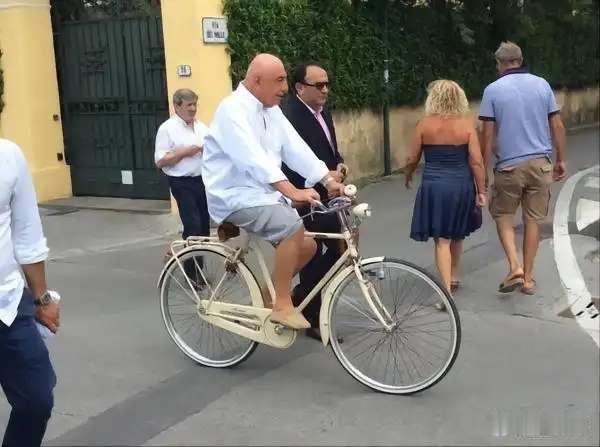 蒙扎这个队很神奇，明明他们跟隔壁更有渊源，但是总喜欢来国米搞点球员，无论买也好租