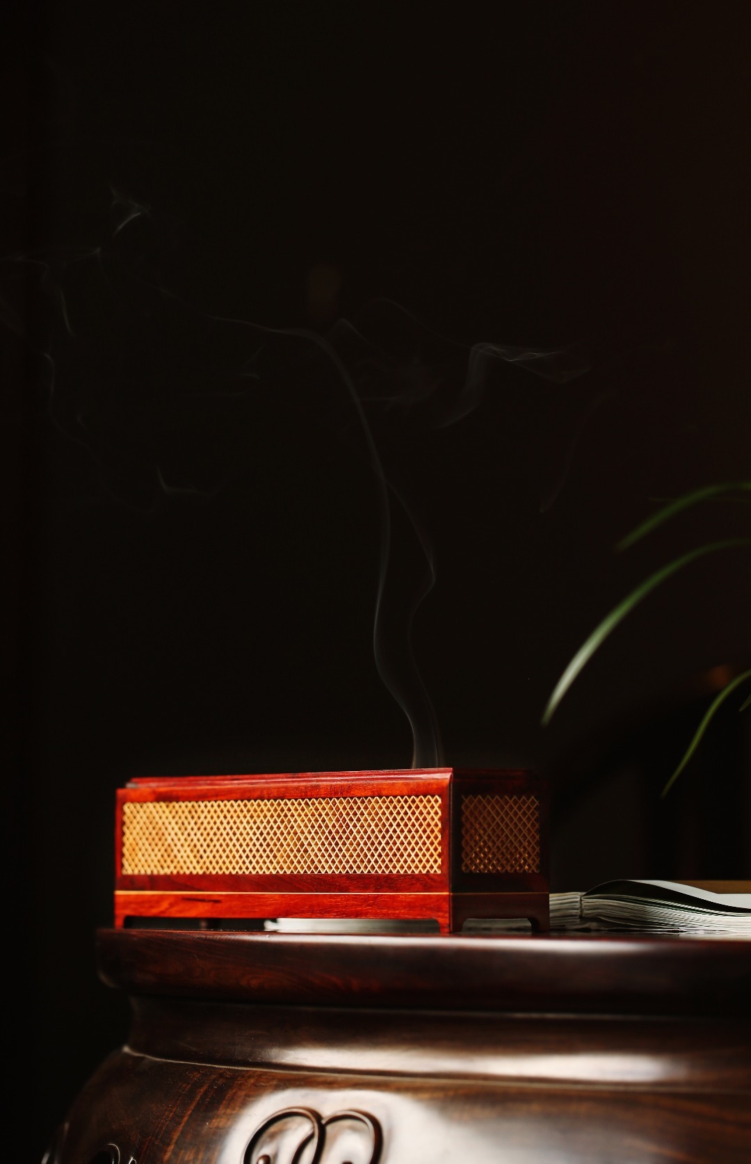 方菱系列 · 卧香盒经典手作，纯榫卯架构，炉身以直径1mm的黄杨木卡口拼接而成；