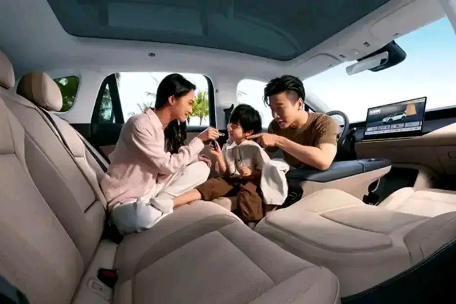 意大利美女总理梅洛尼没想到，法国总统马克龙也没想到，欧盟主席冯德莱恩都懵圈了，在