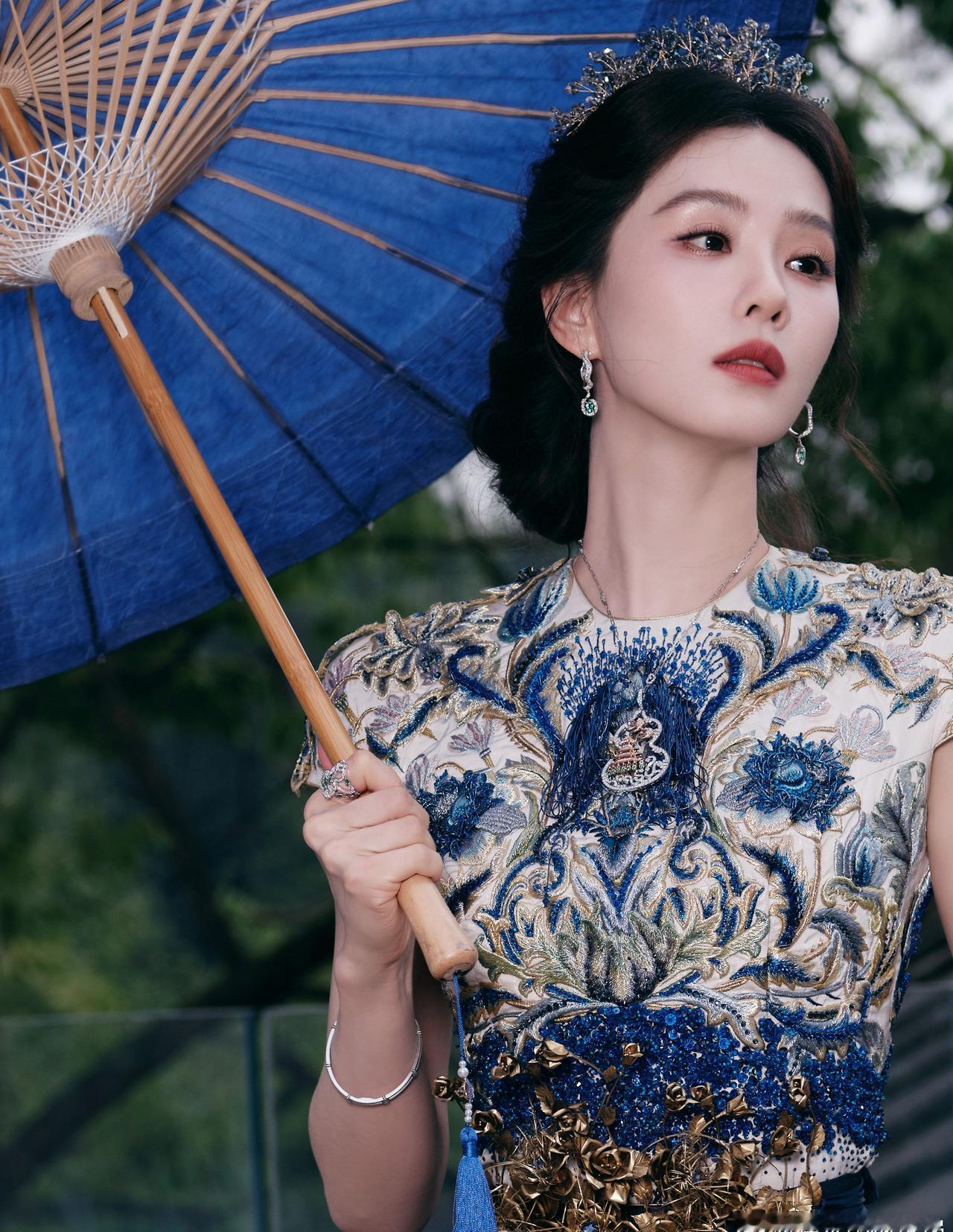 被刘诗诗的娃衣搭配可爱到了，从配色到版型到小细节，每一处都透着温柔和精致。美人连