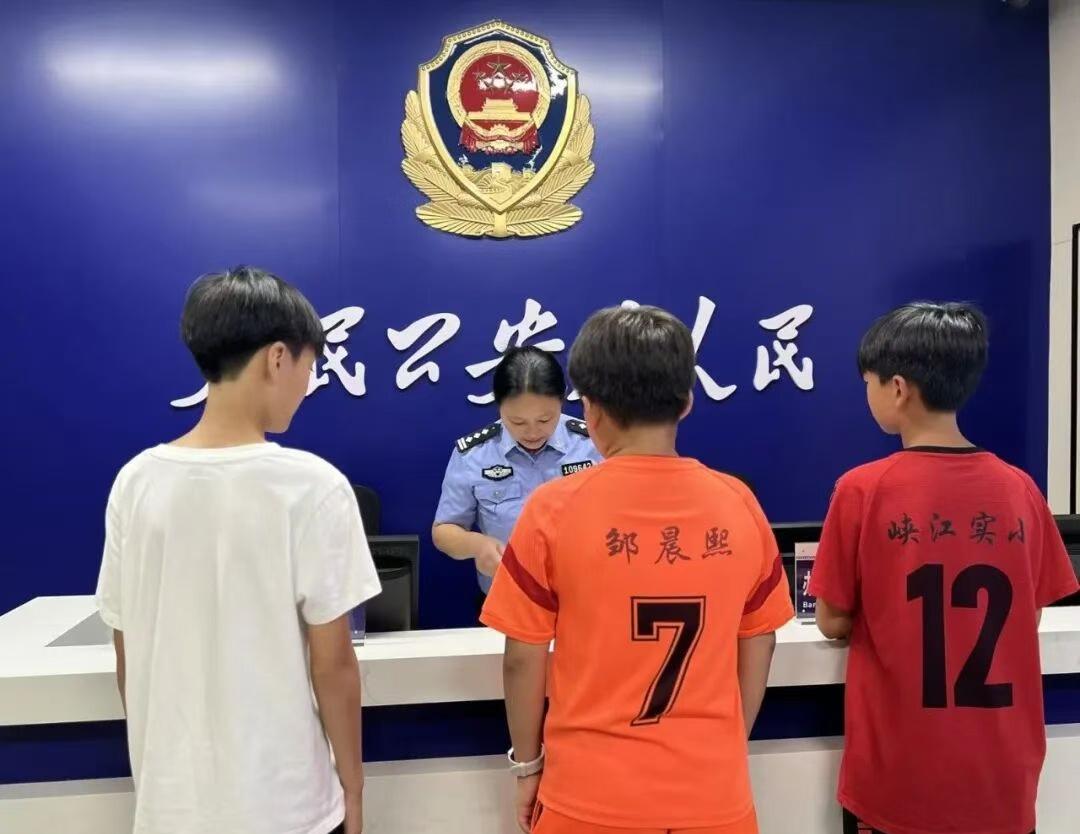 【点名表扬周子渝、邹晨熙、谢靖泽同学！】点名表扬周子渝、邹晨熙、谢靖泽同学！