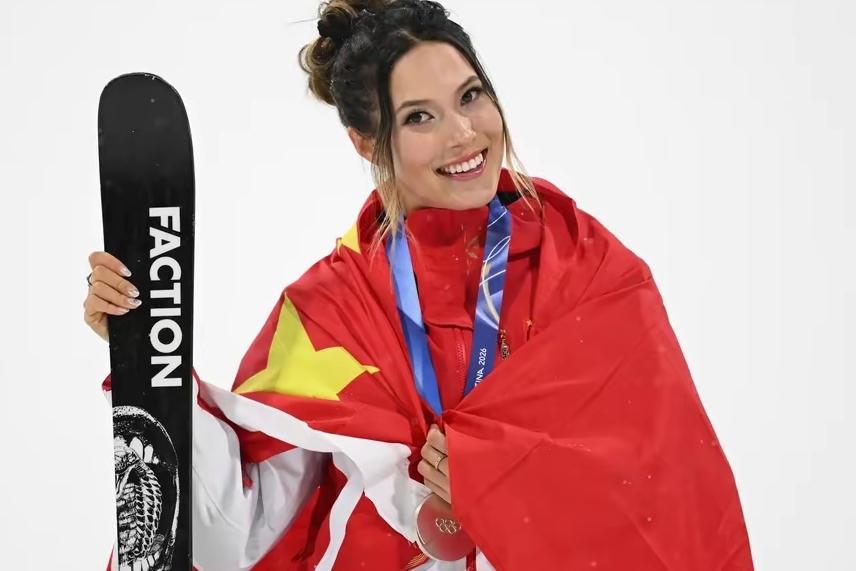 谷爱凌一句话戳破真相：
人们之所以对我有意见，
是因为讨厌中国。针对我的从来不是