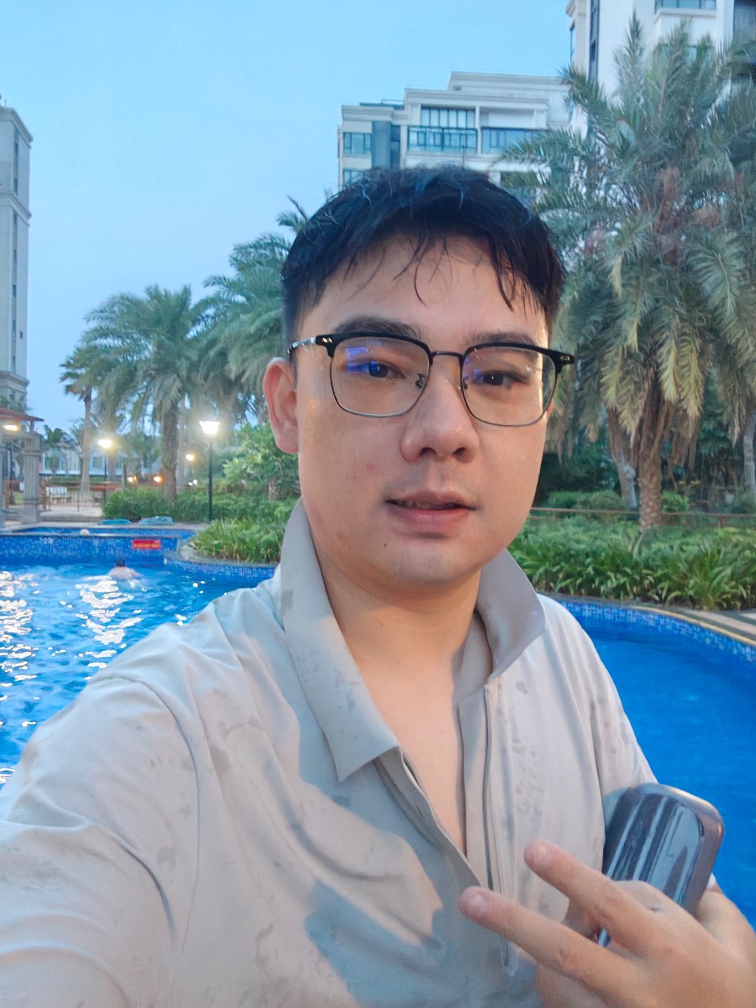不能再熬夜了，皮肤太差了，内分泌失调严重。还好可以游会泳，放松放松交感神经。 