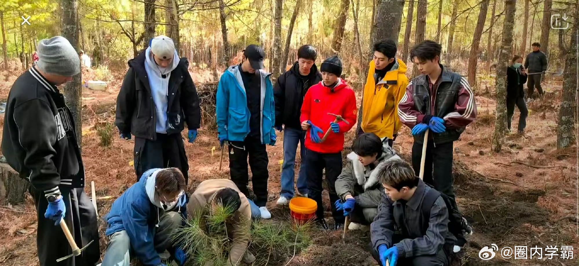 十个勤天应到十人实到十人十个勤天，整整齐齐就是最好的文案！开工直播应到十人实到十