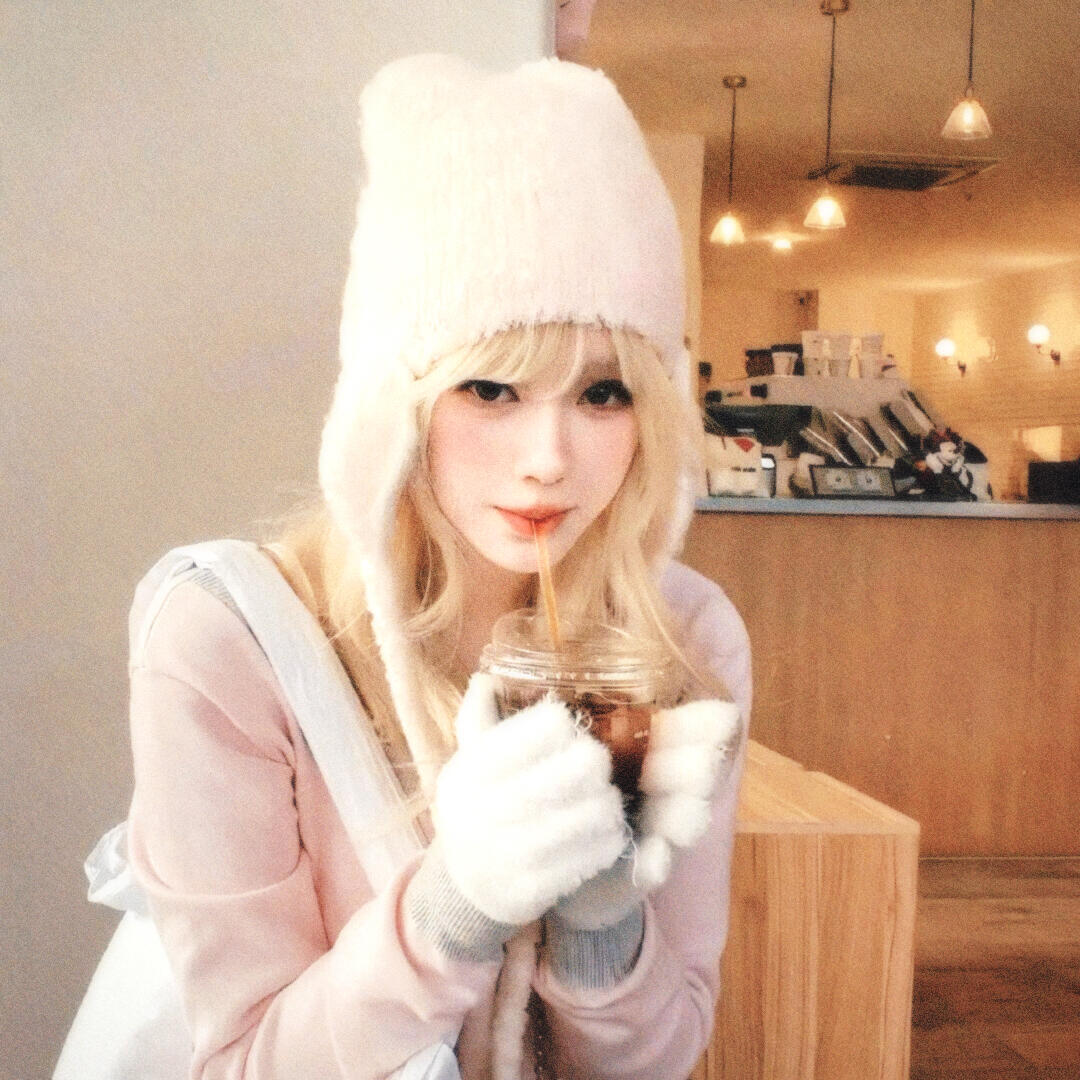 𝙒𝙚𝘾𝙝𝙖𝙩｜ins氛围感头像｜女生头像｜图源网络侵删 