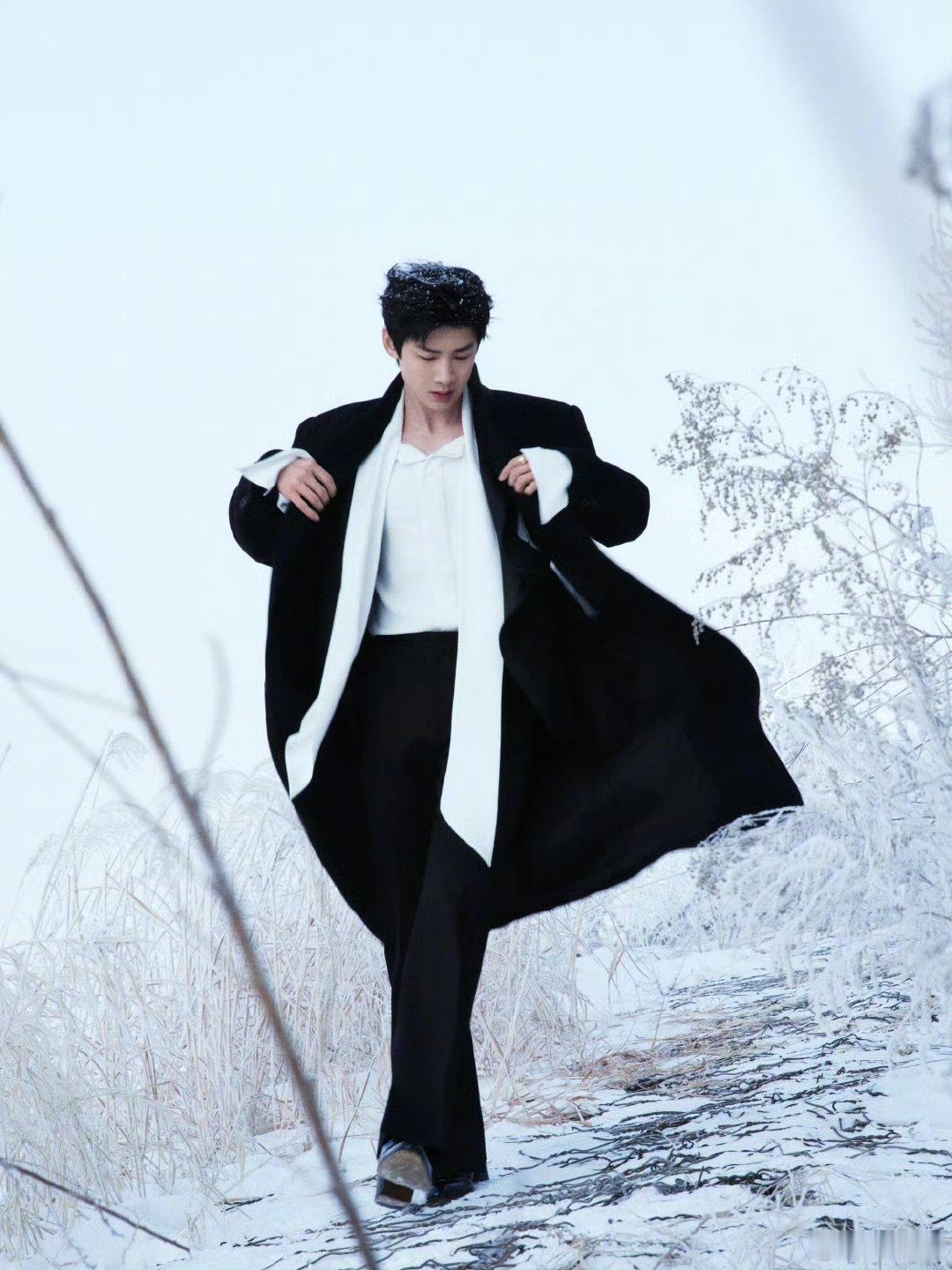 白敬亭微博之夜实景出图 白敬亭雪国王子来了白敬亭雪国王子来了，期待今晚啦！微博之