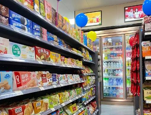 超七成门店没人进，万亿即时零售正在清场便利店

 
中国连锁经营协会7月发布的《