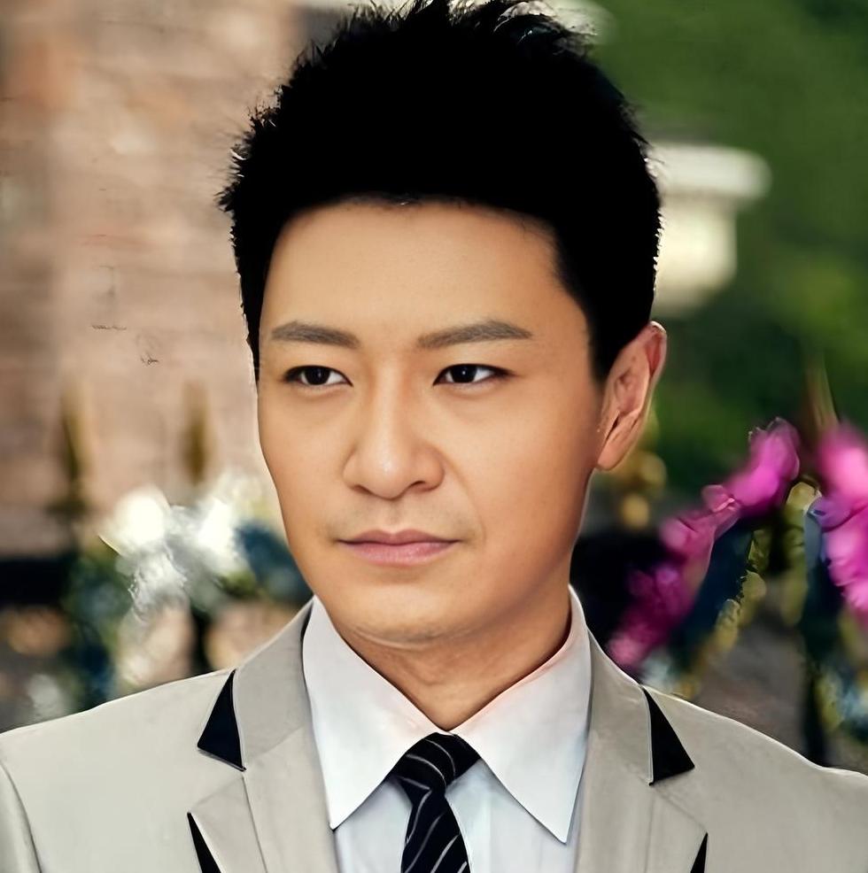 李宗翰，原名李力，1976年11月7日出生于湖北武汉，毕业于中央戏剧学院表演系，