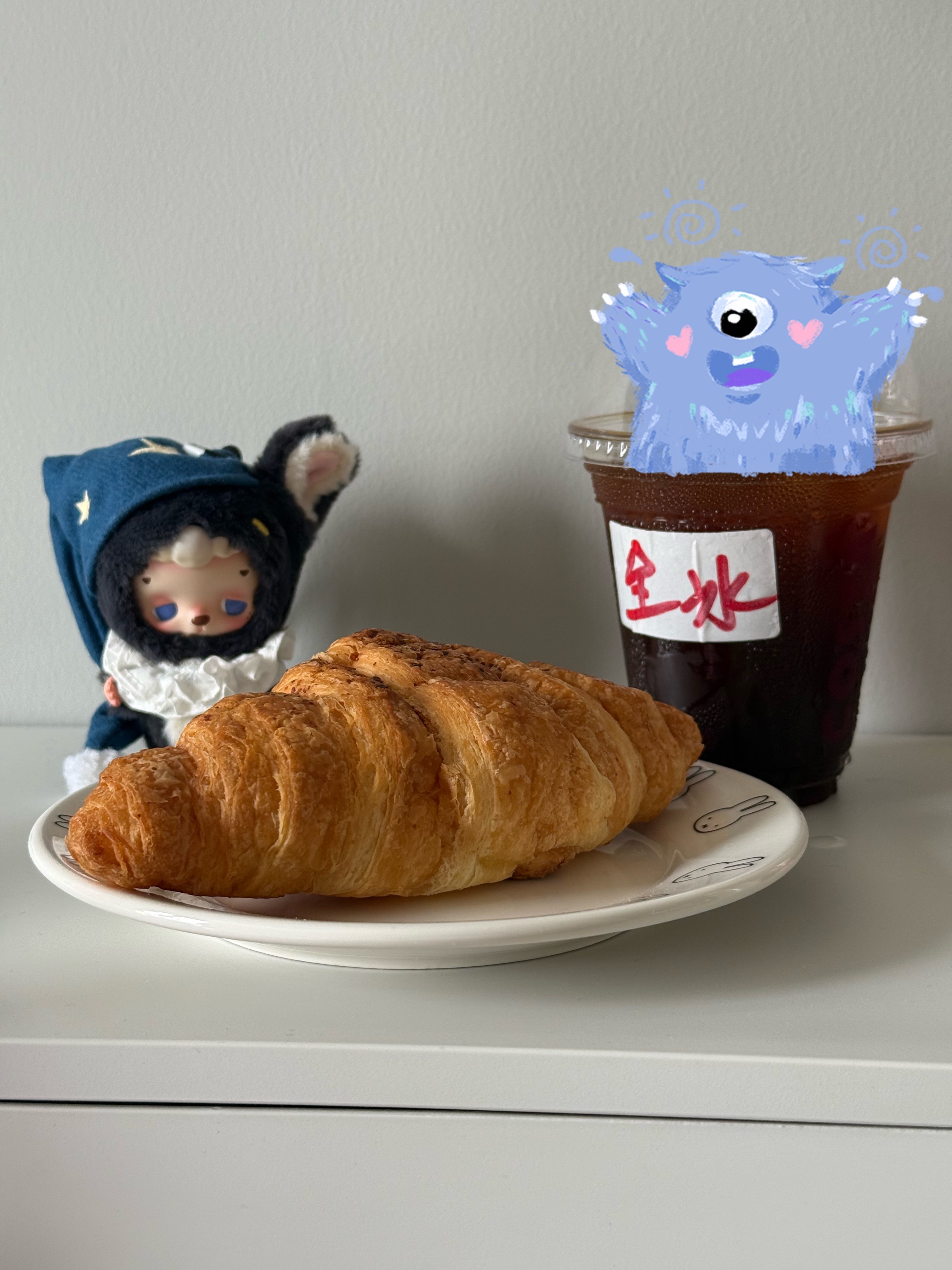 瑞幸超大杯拿铁去冰后仅半杯之前拿铁也想少冰 但口感大打折扣 但喝耶加备注全冰 它