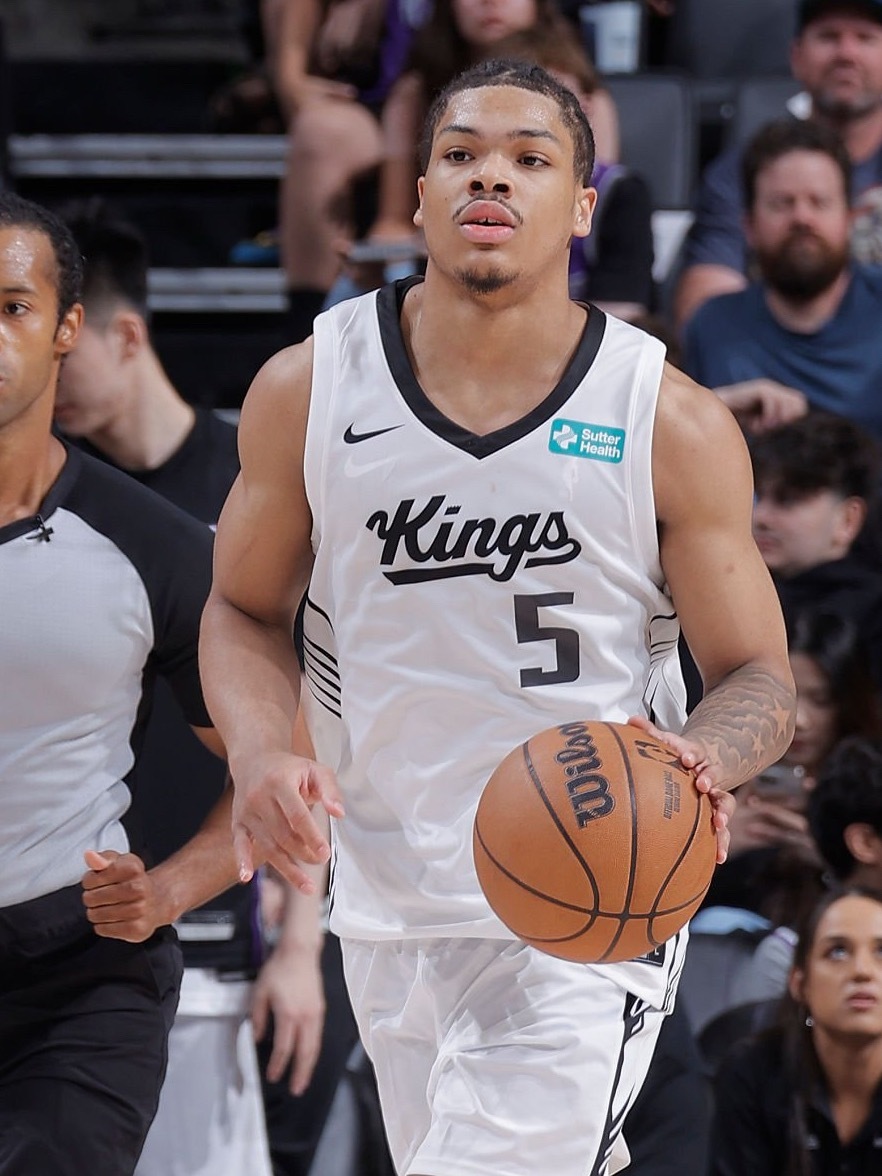 还要适应！国王7号秀达柳斯-阿卡夫首秀：29投9中，三分9中1，罚球7中5得到2