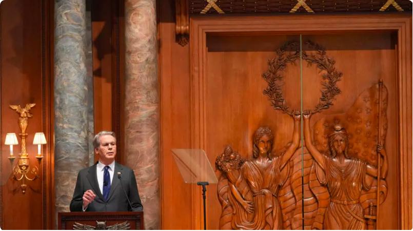 美国财政部对伊朗武器供应商实施新的制裁

美国政府周二宣布对伊朗相关武器采购与运