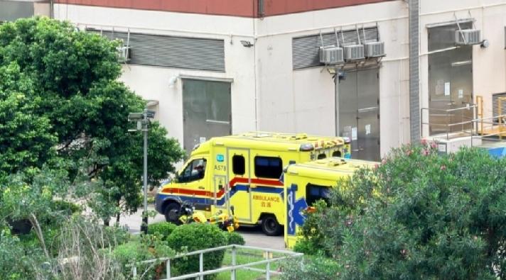 今（3日）中午1时11分，有途人报案指一名年约70岁男子，由香港青衣路1号一条天