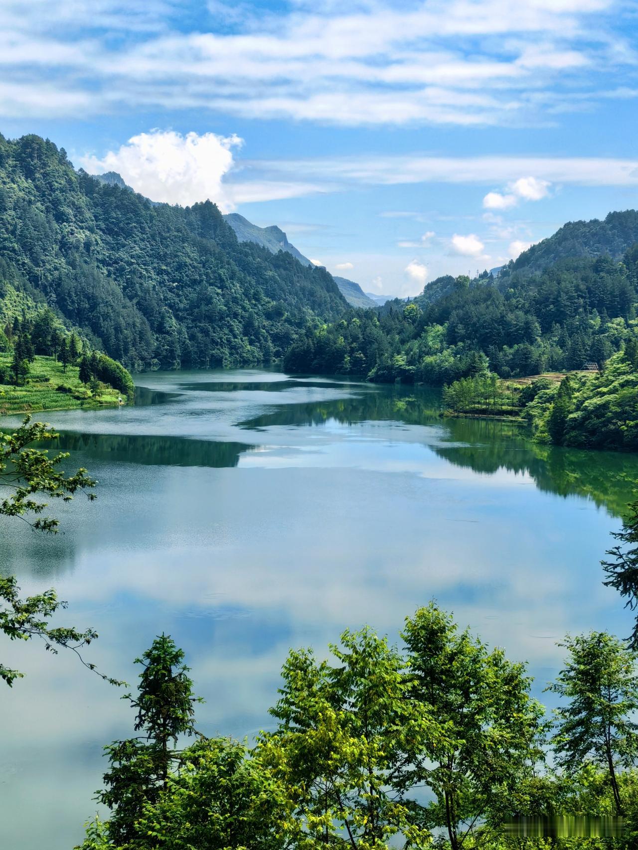 山一程水一程这个地方很销魂，身心灵魂格式化满血复活的好地方，珂蔓书院
坐落在重庆