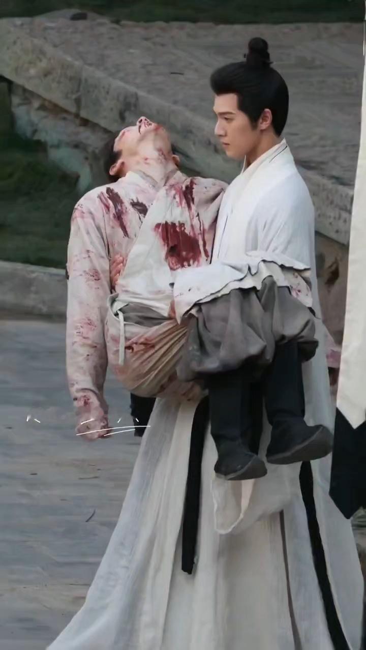 李昀锐公主抱最痛的一次 痛到极致是什么样子的？血色浸染衣衫，诸葛玥静静抱起身亡的