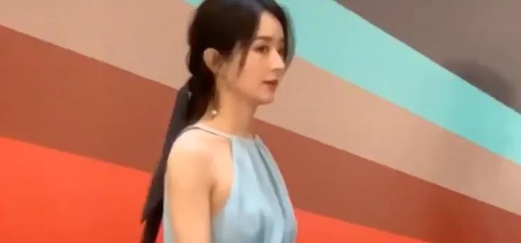 冯绍峰的母亲表示后悔拆散儿子和赵丽颖的婚姻，请求赵丽颖与儿子复婚，并承诺不再干涉