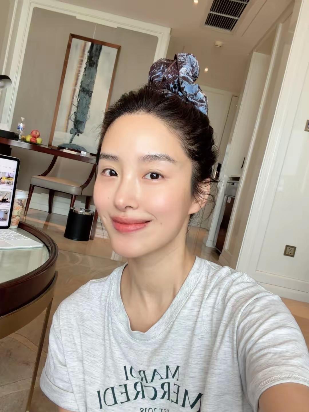 杨采钰这个年纪还能保持这么好的状态，非常自律