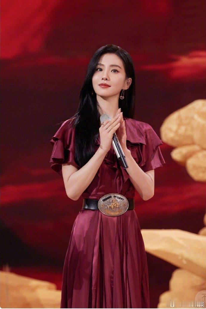 刘诗诗回应不上综艺刘诗诗说反应慢有自知之明 被粉丝催了多年的“综艺常驻”，刘诗诗