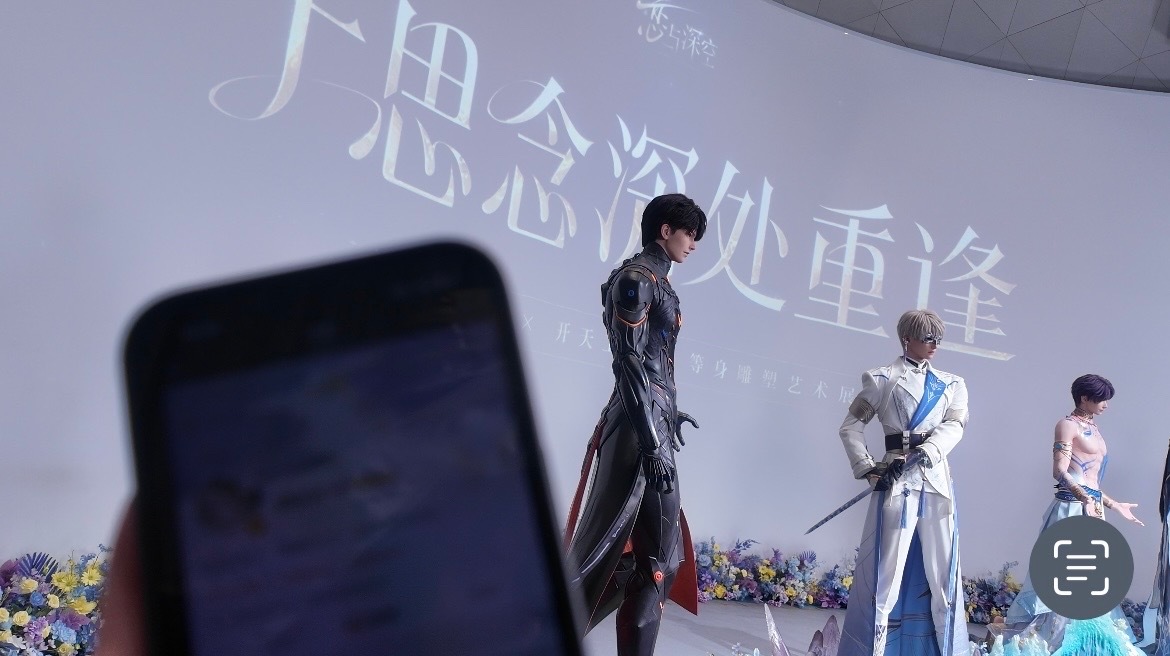 虽然是个堪比五百层糊图处理的祈福光，但是我和x02同框啦我爱你😘你等我八百年后