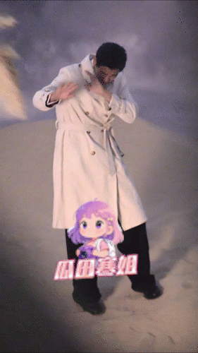 43岁彭于晏身材还是倒三角 彭于晏在保持身材真一块真是牛啊！哥在沙地布景中拍摄用