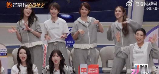 谢楠好像在孩子看文艺汇演 谢楠表情 母爱如山浪姐一公小考，谢楠在台下那状态太有爱