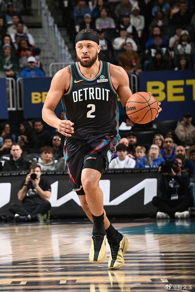 明天上午8点，在咪咕视频直播活塞VS太阳。两支球队场均抢断数均为10.4次，并列