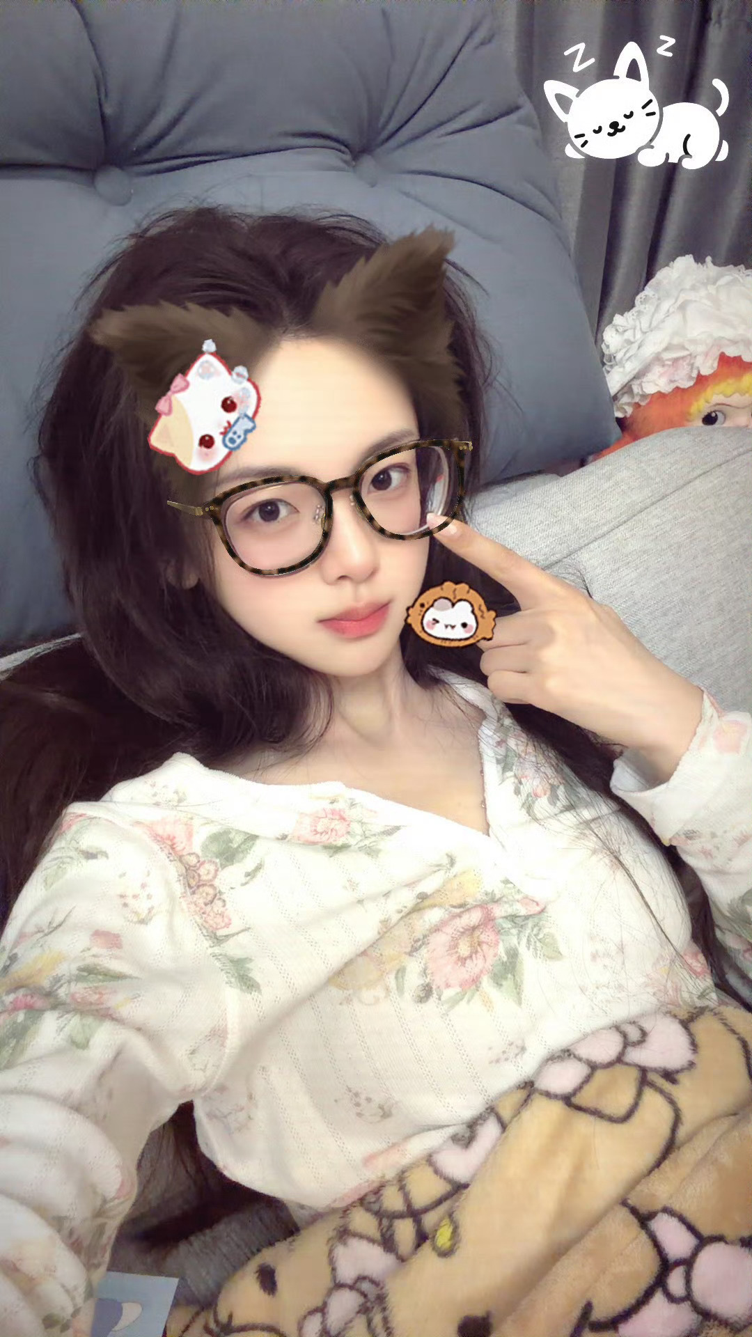 老婆晚上好早点休息早点睡觉哟