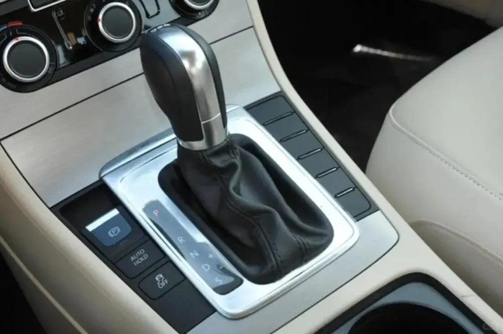 突然发现，国人对合资品牌车的容忍度是真高啊，众所周知，这种大众档把已经连续用了十...