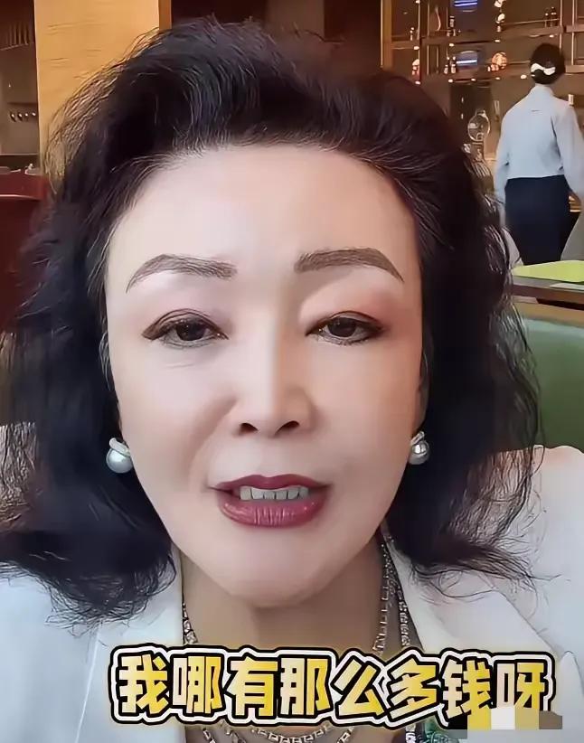 张兰女士和汪小菲的抖音账号被无限期封禁，这对于准备在香港上市的麻六记而言又是釜底