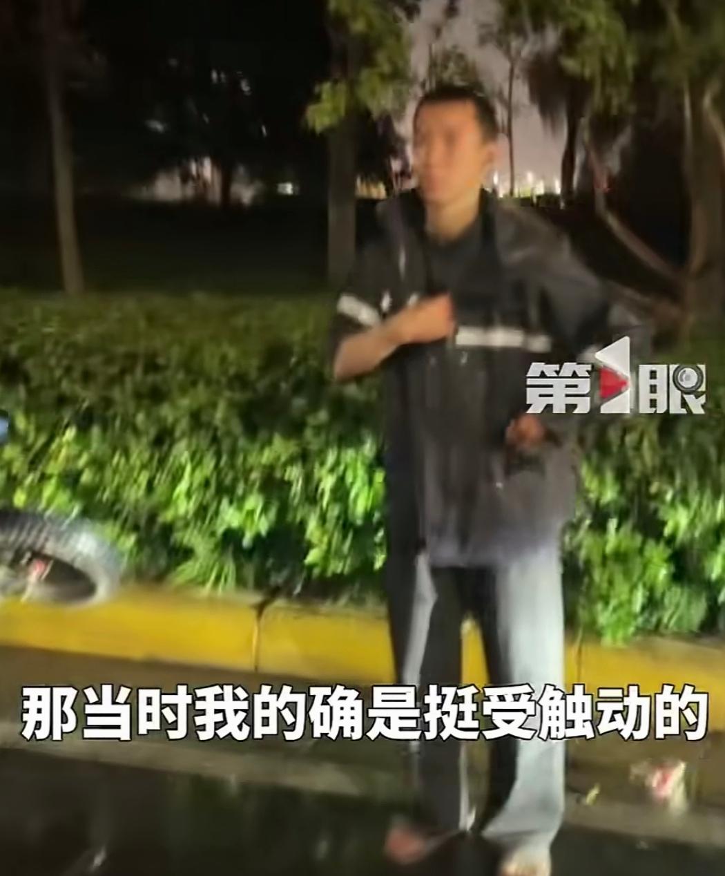 雨夜最治愈一幕！一场车祸，没争吵、没扯皮，还感动了无数网友。
 
深夜的郑州街头