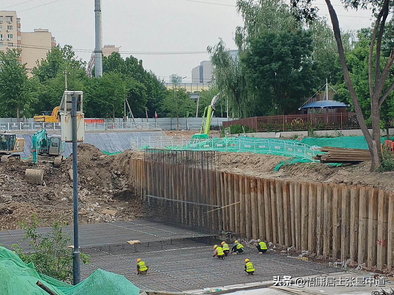 小区外的西坝河南路，正在做滨水空间改造工程，今年内环境会变得更好。