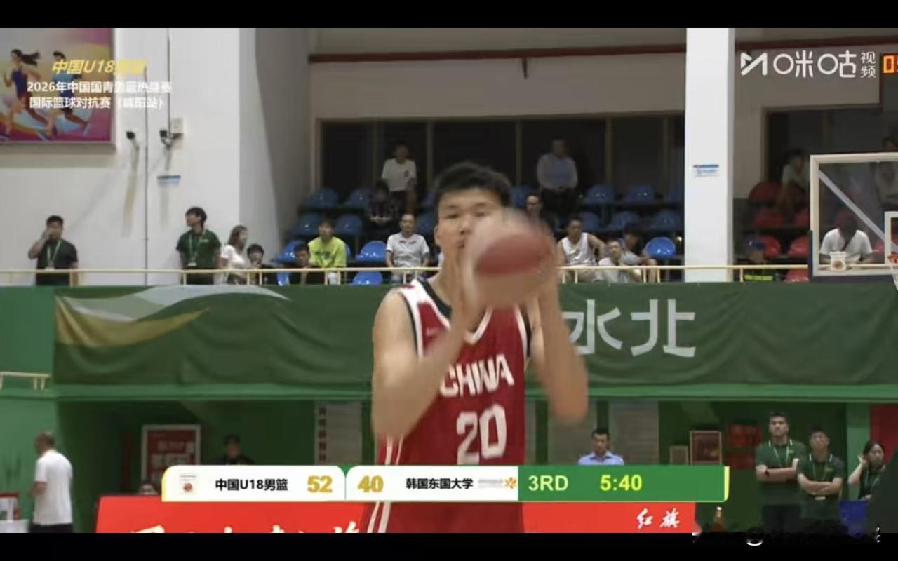 u18中国男篮热身赛继续进行，昨天的比赛，男篮小伙子们用一次又一次的扣篮，把澳大