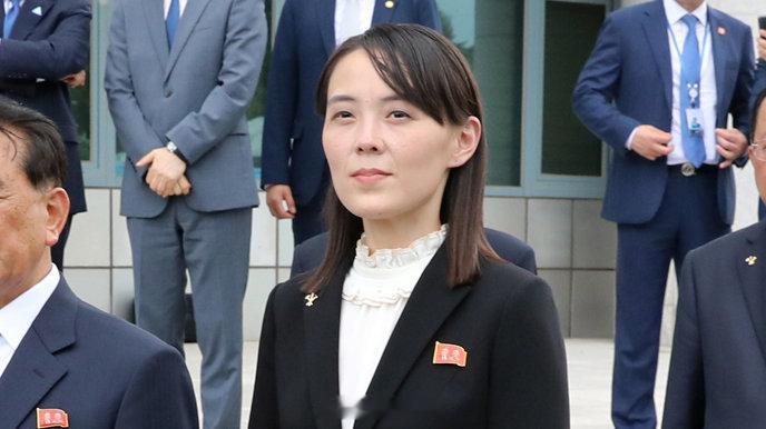 总台记者获悉，当地时间14日，朝鲜劳动党中央委员会副部长金与正发表谈话，谴责韩国