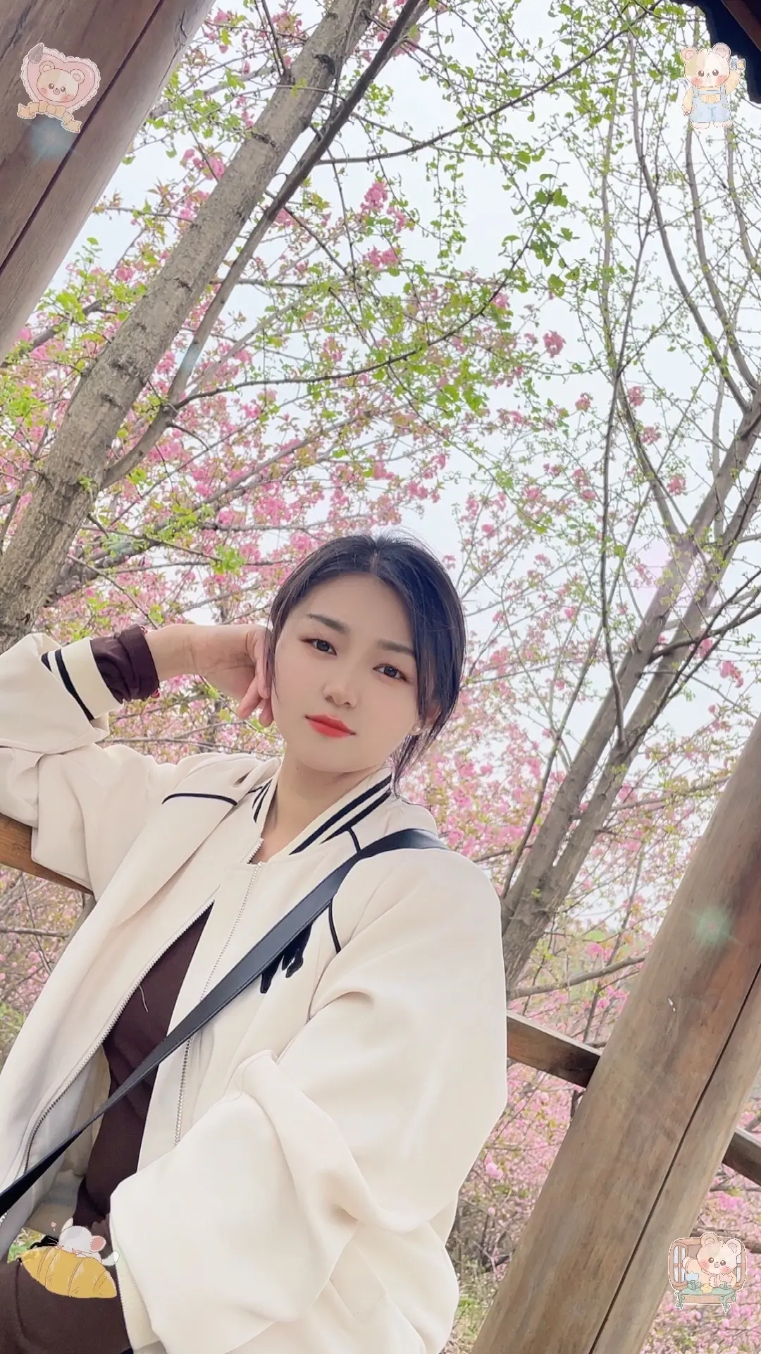 其实折磨你的从来不是任何人的情绪，而是你心存幻想的期待，世间万物都在治...