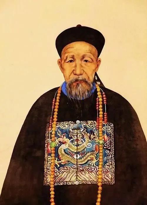 李秀成被俘后，曾国藩连忙从安庆赶来。牢房里，一张破旧不堪的方桌，两把圆凳，曾国藩