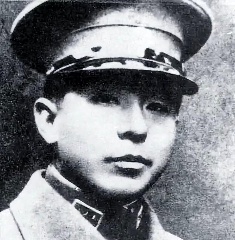 很多人一直疑惑，西安事变后，张学良安稳软禁、活了101岁，杨虎城却全家惨死，连幼