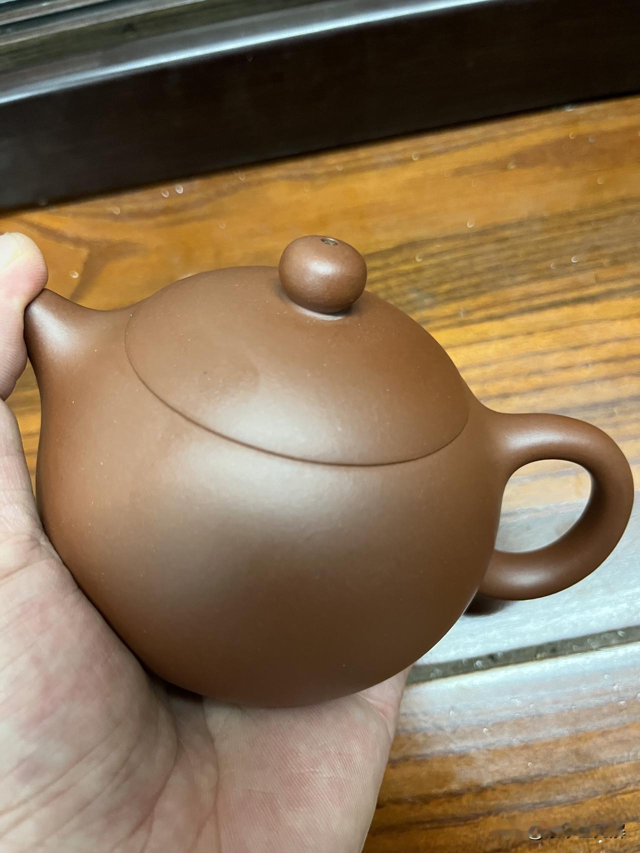 紫砂壶盖子小了一圈？这是“缩盖”，赶紧退！
经常有壶友问我：“这壶盖子怎么感觉小