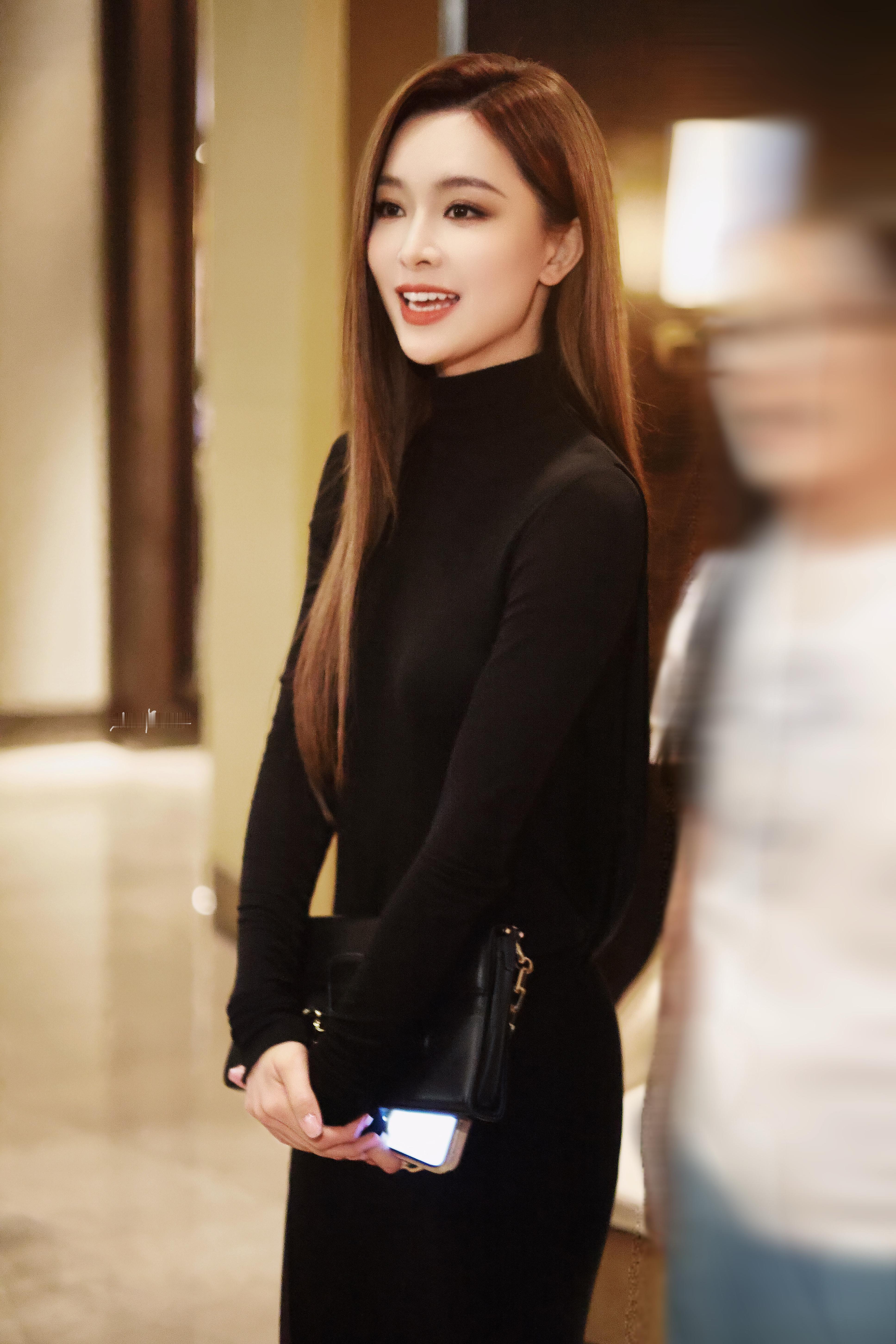 文咏珊[超话]  散发美丽🖤​​​