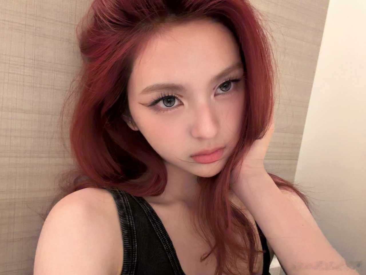Selfie timeee 💋Chiquita这个眼妆太漂亮了… CHIQUI