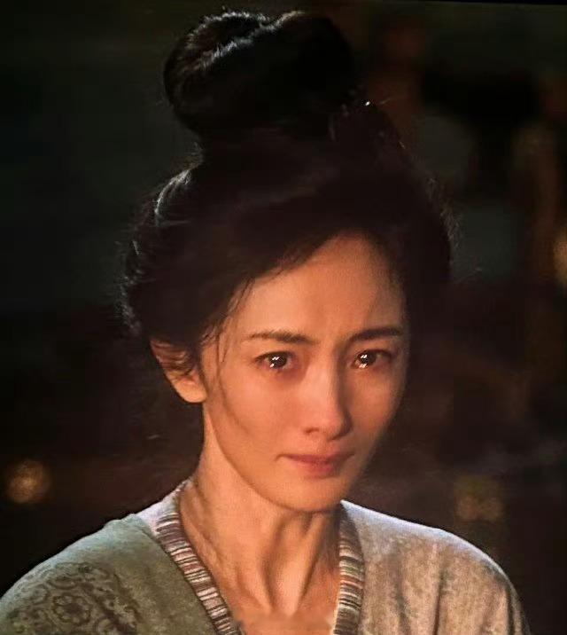 今年杨幂的演技感觉进步很大，去年可能还有质疑她演技的声音，今年基本都是夸她演技好
