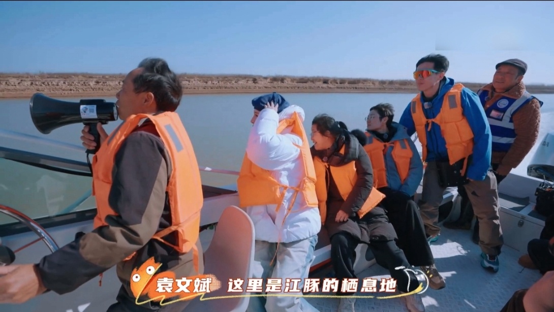 看江西鄱阳湖巡护员的一天 镜头下的江西鄱阳湖，是一片生机勃勃的净土，而这片净土的