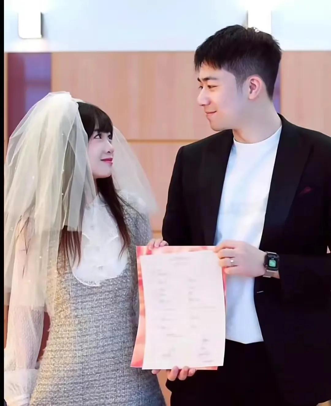 真没想到，特步公主和七匹狼公子的婚后生活，竟然是如此的低调接地气！[捂脸]

8